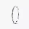 Pandora Era Ring mit halbem Eternity-Pavé-Band aus im Labor gezüchteten Diamanten, 0,11 ct insgesamt, 14 Karat Weißgold Pandora Era Ring mit halbem Eternity-Pavé-Band aus im Labor gezüchteten Diamanten, 0,11 ct insgesamt, 14 Karat Weißgold