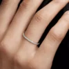 Pandora Era Ring mit halbem Eternity-Pavé-Band aus im Labor gezüchteten Diamanten, 0,11 ct insgesamt, 14 Karat Weißgold Pandora Era Ring mit halbem Eternity-Pavé-Band aus im Labor gezüchteten Diamanten, 0,11 ct insgesamt, 14 Karat Weißgold