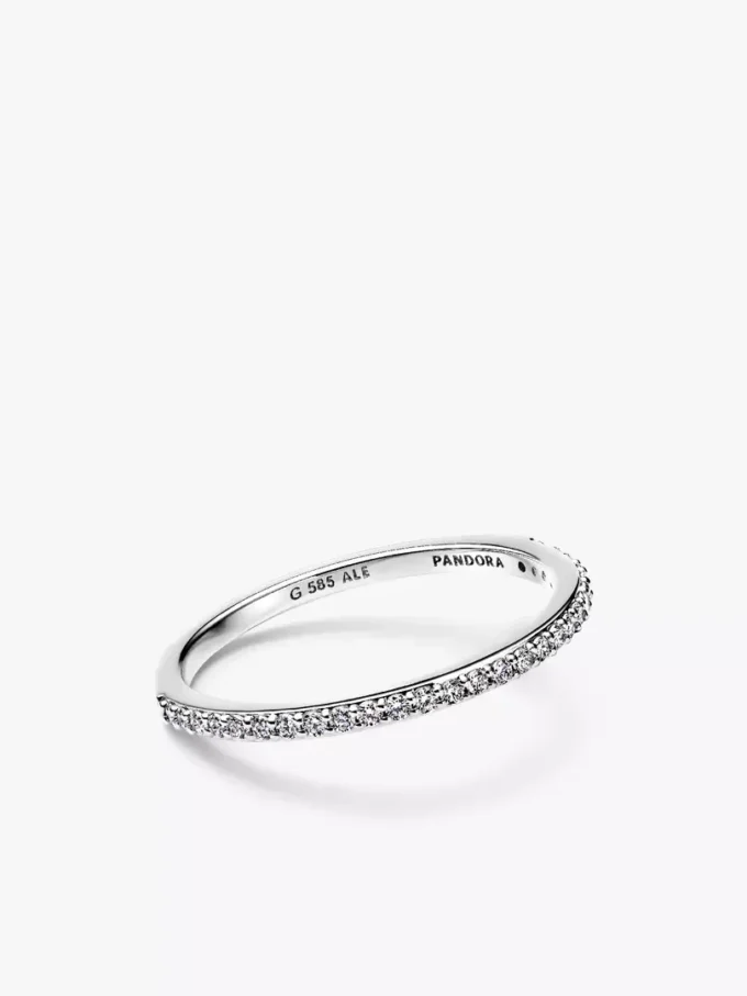 Pandora Era Ring mit halbem Eternity-Pavé-Band aus im Labor gezüchteten Diamanten, 0,11 ct insgesamt, 14 Karat Weißgold Pandora Era Ring mit halbem Eternity-Pavé-Band aus im Labor gezüchteten Diamanten, 0,11 ct insgesamt, 14 Karat Weißgold