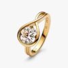 Pandora Infinite 14-karätiger Goldring mit synthetischem Diamanten – 1,75 ct Gesamtgewicht, 14-karätiges Gold Pandora Infinite 14-karätiger Goldring mit synthetischem Diamanten – 1,75 ct Gesamtgewicht, 14-karätiges Gold