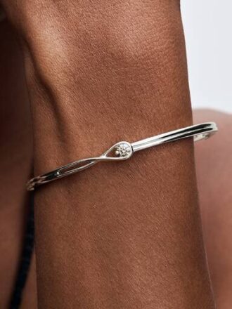 Pandora Infinite Bangle aus 14 Karat Weißgold mit Lab-Grown Diamonds – 0,25 Karat Gesamtgewicht, 14 Karat Weißgold Pandora Infinite Bangle aus 14 Karat Weißgold mit Lab-Grown Diamonds – 0,25 Karat Gesamtgewicht, 14 Karat Weißgold