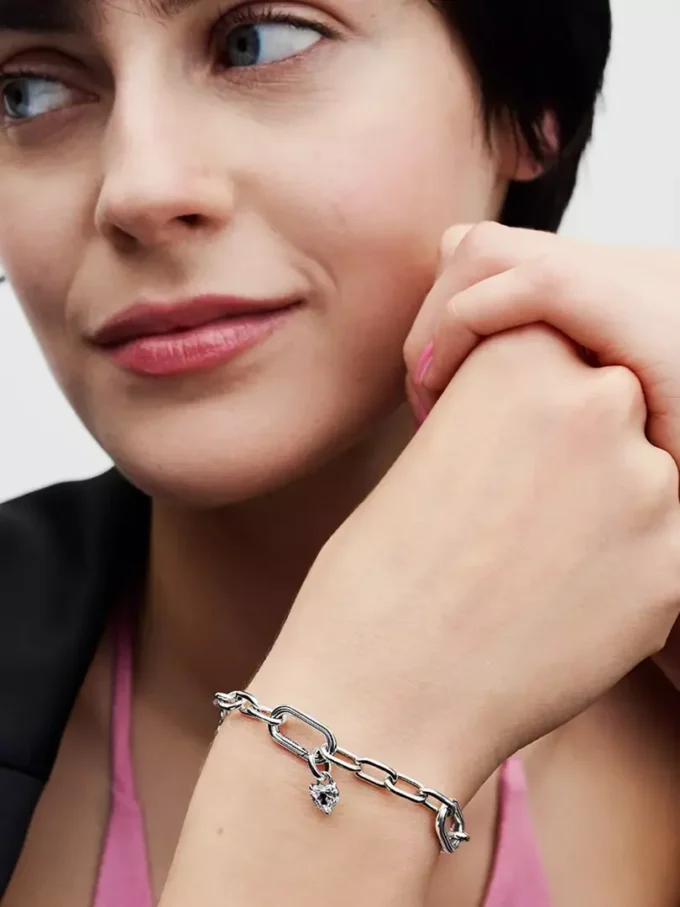 Pandora ME Dangle Charm „Keyhole Heart“ aus Sterlingsilber Pandora ME Dangle Charm „Keyhole Heart“ aus Sterlingsilber