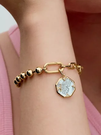 Pandora ME Medaillon-Charm mit perlmuttartigem Schmetterling, 14 Karat vergoldet