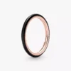 Pandora ME Ring mit schwarzem Emaille, 14 Karat Roségold-Beschichtung Pandora ME Ring mit schwarzem Emaille, 14 Karat Roségold-Beschichtung