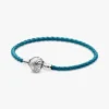 Pandora Moments Armband aus geflochtenem türkisfarbenem Leder mit Muschelverschluss – Sterlingsilber Pandora Moments Armband aus geflochtenem türkisfarbenem Leder mit Muschelverschluss – Sterlingsilber