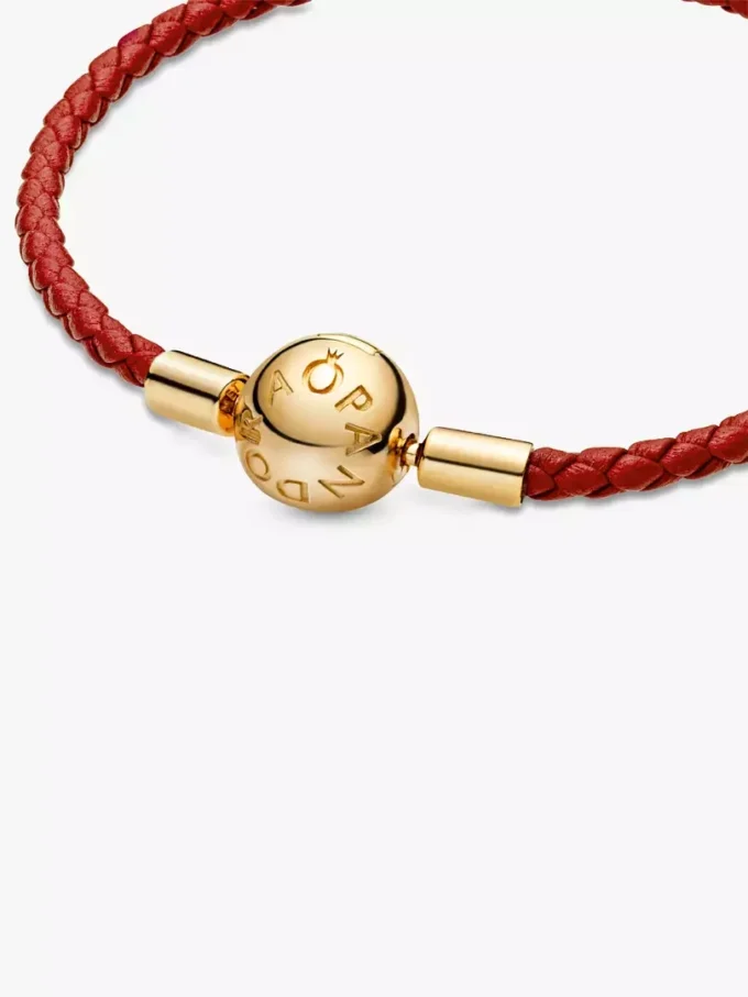 Pandora Moments Armband aus rotem geflochtenem Leder, 14-karätig vergoldet Pandora Moments Armband aus rotem geflochtenem Leder, 14-karätig vergoldet