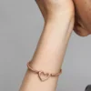 Pandora Moments Armband mit Herzverschluss und Snake Chain, 14 Karat Roségold-Beschichtung Pandora Moments Armband mit Herzverschluss und Snake Chain, 14 Karat Roségold-Beschichtung