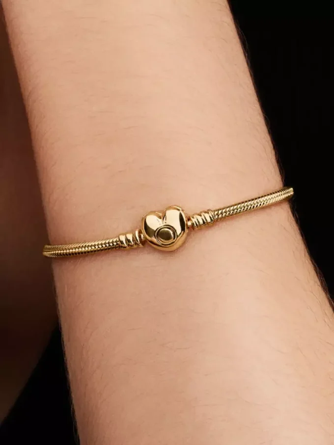 Pandora Moments Armband mit Herzverschluss und Snake Chain, 14 Karat vergoldet Pandora Moments Armband mit Herzverschluss und Snake Chain, 14 Karat vergoldet