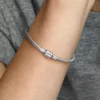 Pandora Moments Armband mit Snake Chain und Fassverschluss aus Sterlingsilber Pandora Moments Armband mit Snake Chain und Fassverschluss aus Sterlingsilber
