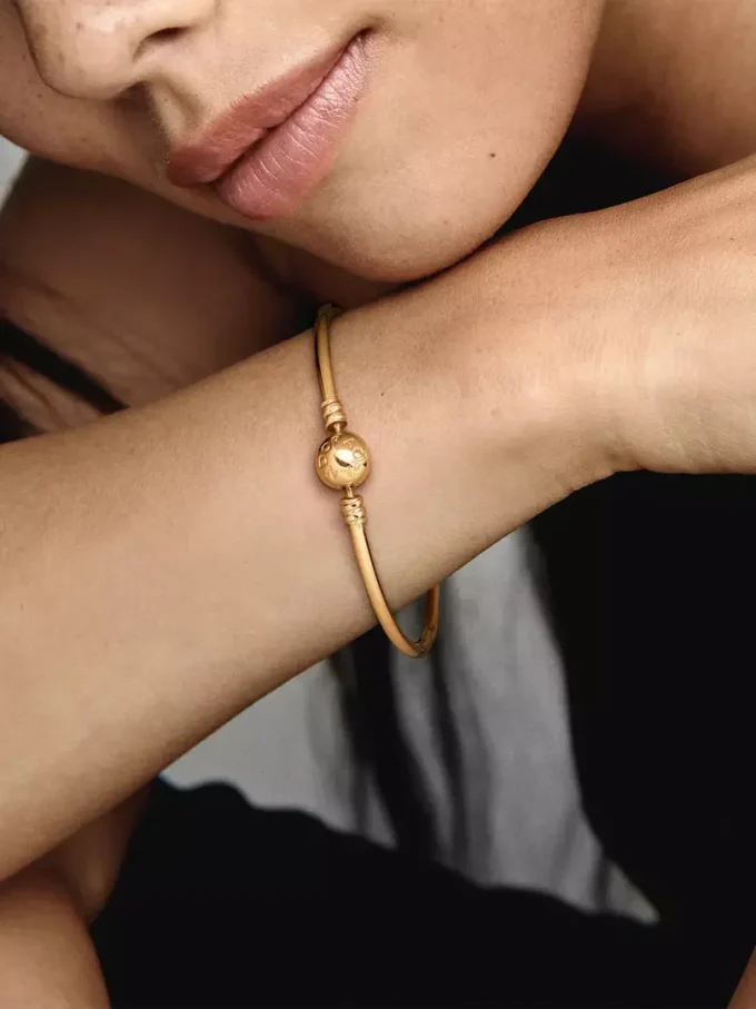 Pandora Moments Bangle 14 Karat vergoldet Pandora Moments Bangle 14 Karat vergoldet