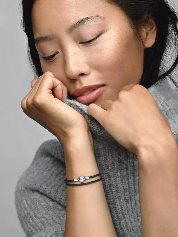 Pandora Moments doppeltes schwarzes Lederarmband aus Sterlingsilber Pandora Moments doppeltes schwarzes Lederarmband aus Sterlingsilber