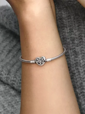 Pandora Moments Familienbaum-Herzverschluss-Snake Chain-Armband aus Sterlingsilber Pandora Moments Familienbaum-Herzverschluss-Snake Chain-Armband aus Sterlingsilber