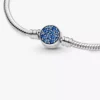 Pandora Moments funkelndes blaues Snake Chain-Armband mit Scheibenverschluss aus Sterlingsilber Pandora Moments funkelndes blaues Snake Chain-Armband mit Scheibenverschluss aus Sterlingsilber