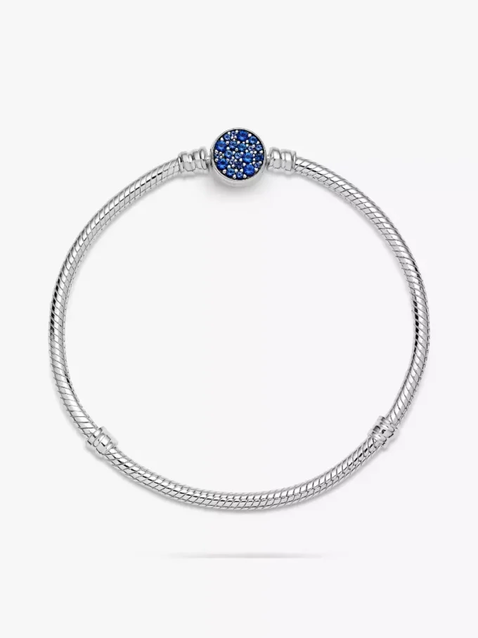 Pandora Moments funkelndes blaues Snake Chain-Armband mit Scheibenverschluss aus Sterlingsilber Pandora Moments funkelndes blaues Snake Chain-Armband mit Scheibenverschluss aus Sterlingsilber