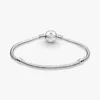 Pandora Moments funkelndes blaues Snake Chain-Armband mit Scheibenverschluss aus Sterlingsilber Pandora Moments funkelndes blaues Snake Chain-Armband mit Scheibenverschluss aus Sterlingsilber