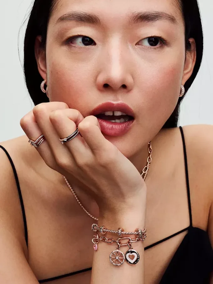 Endgültiger Verkauf – Pandora ME Pavé & Black Dual Ring, 14 Karat Roségold-Beschichtung Endgültiger Verkauf – Pandora ME Pavé & Black Dual Ring, 14 Karat Roségold-Beschichtung