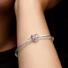 Pandora Moments Marvel Spider-Man-Masken-Verschluss-Bangle aus Sterlingsilber Pandora Moments Marvel Spider-Man-Masken-Verschluss-Bangle aus Sterlingsilber