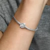Pandora Moments Marvel The Avengers Logo Verschluss Snake Chain Armband aus Sterlingsilber Pandora Moments Marvel The Avengers Logo Verschluss Snake Chain Armband aus Sterlingsilber