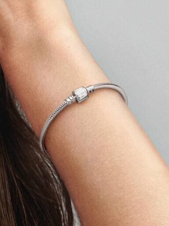 Pandora Moments Snake Chain-Armband mit Marvel-Logo-Verschluss – Sterlingsilber