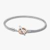 Pandora Moments zweifarbiges Logo-T-Bar-Armband mit Snake Chain – Sterlingsilber, 14 Karat Roségold-Beschichtung
