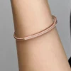 Pandora Signature I-D Pavé-Bangle, 14 Karat Roségold-Beschichtung