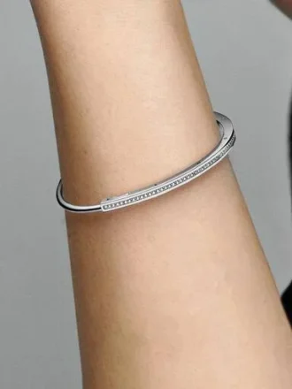 Pandora Signature I-D Pavé-Bangle – Sterlingsilber
