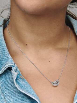 Pandora Signature Intertwined Pavé Pendant Halskette – Sterlingsilber Pandora Signature Intertwined Pavé Pendant Halskette – Sterlingsilber