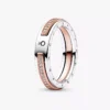 Pandora Signature Two-Tone Logo & Pavé-Ring aus Sterlingsilber, 14 Karat Roségold-Beschichtung Pandora Signature Two-Tone Logo & Pavé-Ring aus Sterlingsilber, 14 Karat Roségold-Beschichtung