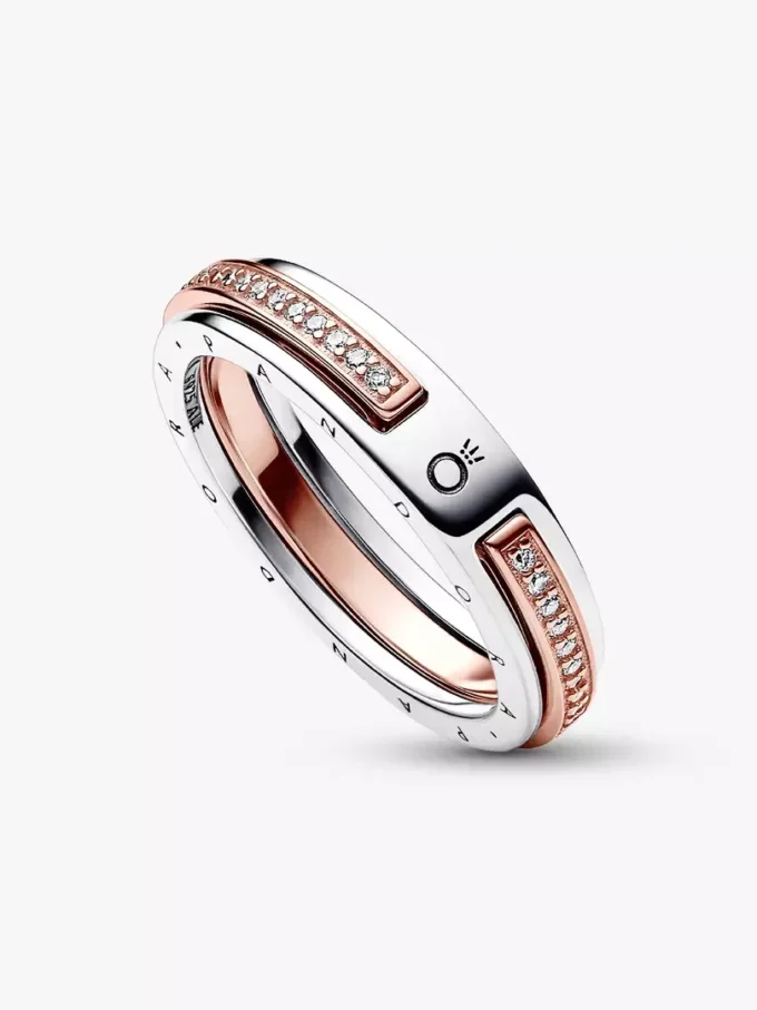 Pandora Signature Two-Tone Logo & Pavé-Ring aus Sterlingsilber, 14 Karat Roségold-Beschichtung Pandora Signature Two-Tone Logo & Pavé-Ring aus Sterlingsilber, 14 Karat Roségold-Beschichtung