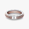 Pandora Signature zweifarbiger Logo & Pavé-Ring – Sterlingsilber, 14 Karat Roségold-Beschichtung Pandora Signature zweifarbiger Logo & Pavé-Ring – Sterlingsilber, 14 Karat Roségold-Beschichtung
