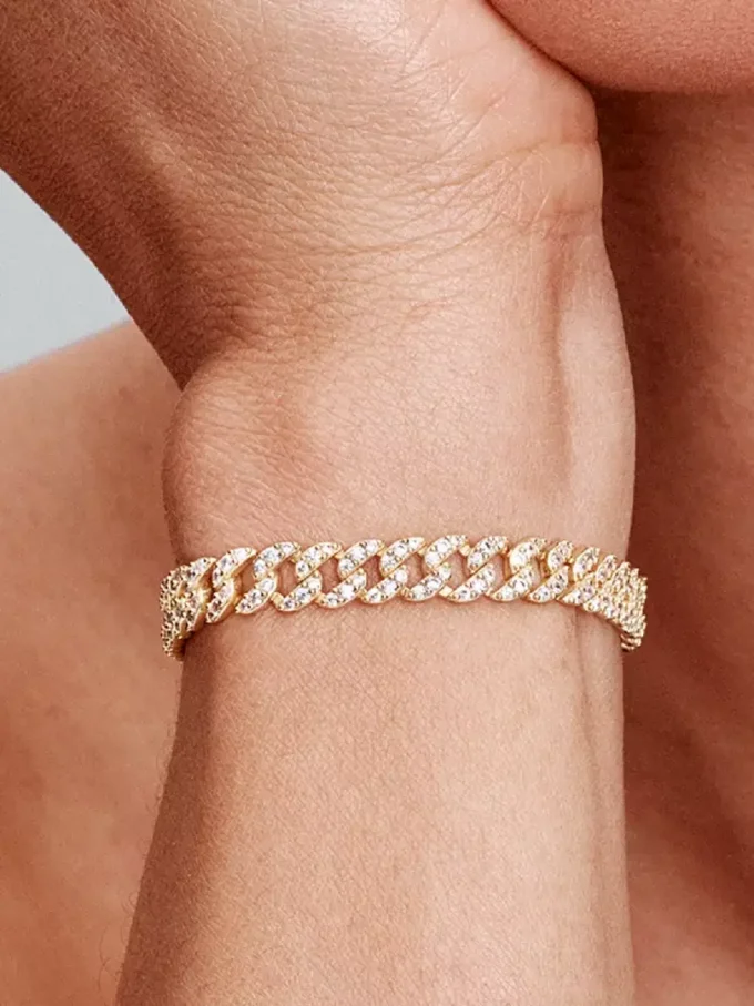Pavé-Armband mit kubanischer Kette, 14 Karat vergoldet Pavé-Armband mit kubanischer Kette, 14 Karat vergoldet