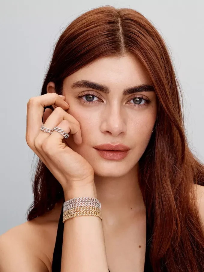 Pavé-Armband mit kubanischer Kette, 14 Karat vergoldet Pavé-Armband mit kubanischer Kette, 14 Karat vergoldet
