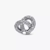 Pavé-Charm „Infinity Knot Heart“ aus Sterlingsilber Pavé-Charm „Infinity Knot Heart“ aus Sterlingsilber
