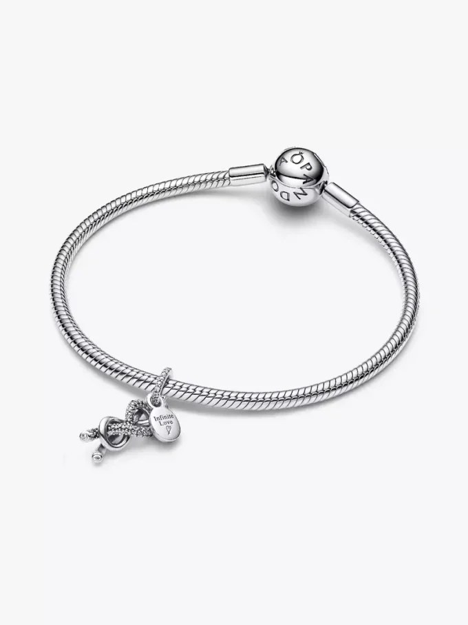 Pavé-Dangle Charm mit Unendlichkeitsknoten aus Sterlingsilber Pavé-Dangle Charm mit Unendlichkeitsknoten aus Sterlingsilber