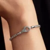 Pavé-Verschluss-Armband mit Fuchsschwanz-Charm aus Sterlingsilber