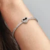 Perlenbesetzter offener Herz-Charm aus Sterlingsilber Perlenbesetzter offener Herz-Charm aus Sterlingsilber