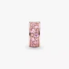 Pink Pavé Clip Charm, 14 Karat Roségold-Beschichtung Pink Pavé Clip Charm, 14 Karat Roségold-Beschichtung
