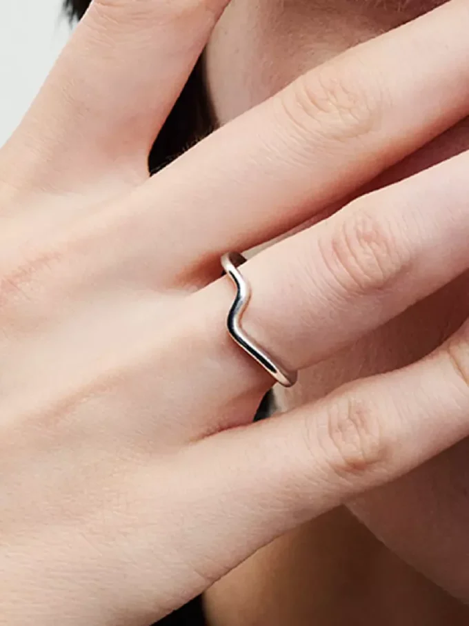 Polierter Wellenring aus Sterlingsilber Polierter Wellenring aus Sterlingsilber