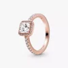 Quadratischer Halo-Ring mit funkelnden Steinen, 14 Karat Roségold-Beschichtung Quadratischer Halo-Ring mit funkelnden Steinen, 14 Karat Roségold-Beschichtung