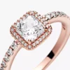 Quadratischer Halo-Ring mit funkelnden Steinen, 14 Karat Roségold-Beschichtung Quadratischer Halo-Ring mit funkelnden Steinen, 14 Karat Roségold-Beschichtung