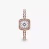 Quadratischer Halo-Ring mit funkelnden Steinen, 14 Karat Roségold-Beschichtung Quadratischer Halo-Ring mit funkelnden Steinen, 14 Karat Roségold-Beschichtung