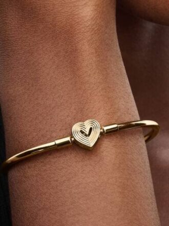 Radiating Heart Clasp Bangle – 14 Karat vergoldet