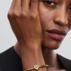 Radiating Heart Clasp Bangle – 14 Karat vergoldet