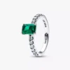 Smaragdgrünes Eleganz-Set aus Ohrringen und Ringen, 2er-Set Smaragdgrünes Eleganz-Set aus Ohrringen und Ringen, 2er-Set