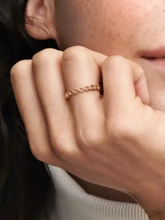 Ring „Band of Hearts“ mit 14-karätiger Roségoldbeschichtung