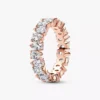 Ring mit abwechselnd funkelnden Steinen, 14 Karat Roségold-Beschichtung