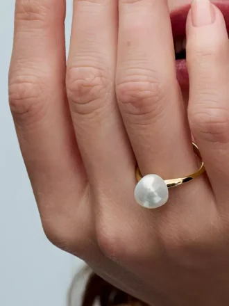 Ring mit barockbehandelter Süßwasserzuchtperle, 14 Karat vergoldet