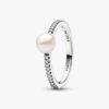 Ring mit behandelter Süßwasserzuchtperle und Pavé – Sterlingsilber
