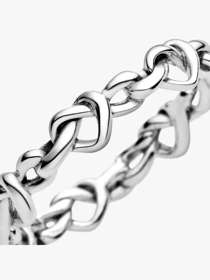 Ring mit geknoteten Herzen aus Sterlingsilber Ring mit geknoteten Herzen aus Sterlingsilber