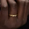 Ring mit gewelltem Band, 14-karätige Vergoldung Ring mit gewelltem Band, 14-karätige Vergoldung